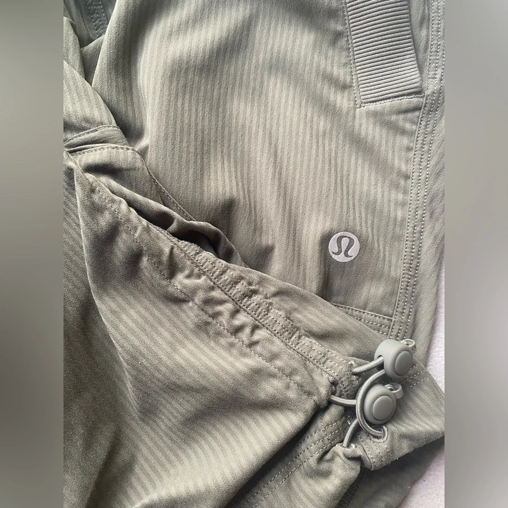 Lululemon Dance Studio Relaxed-Fit Mid-Rise Cargo Pant - Picture 8 of 8